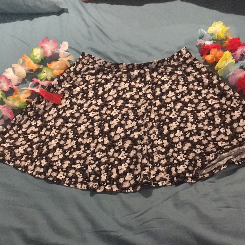 LA Hearts skirt. Size Large.
